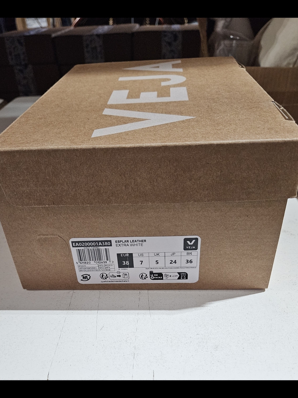 Veja White Leather Low-Top Sneakers - Picture 5 of 5